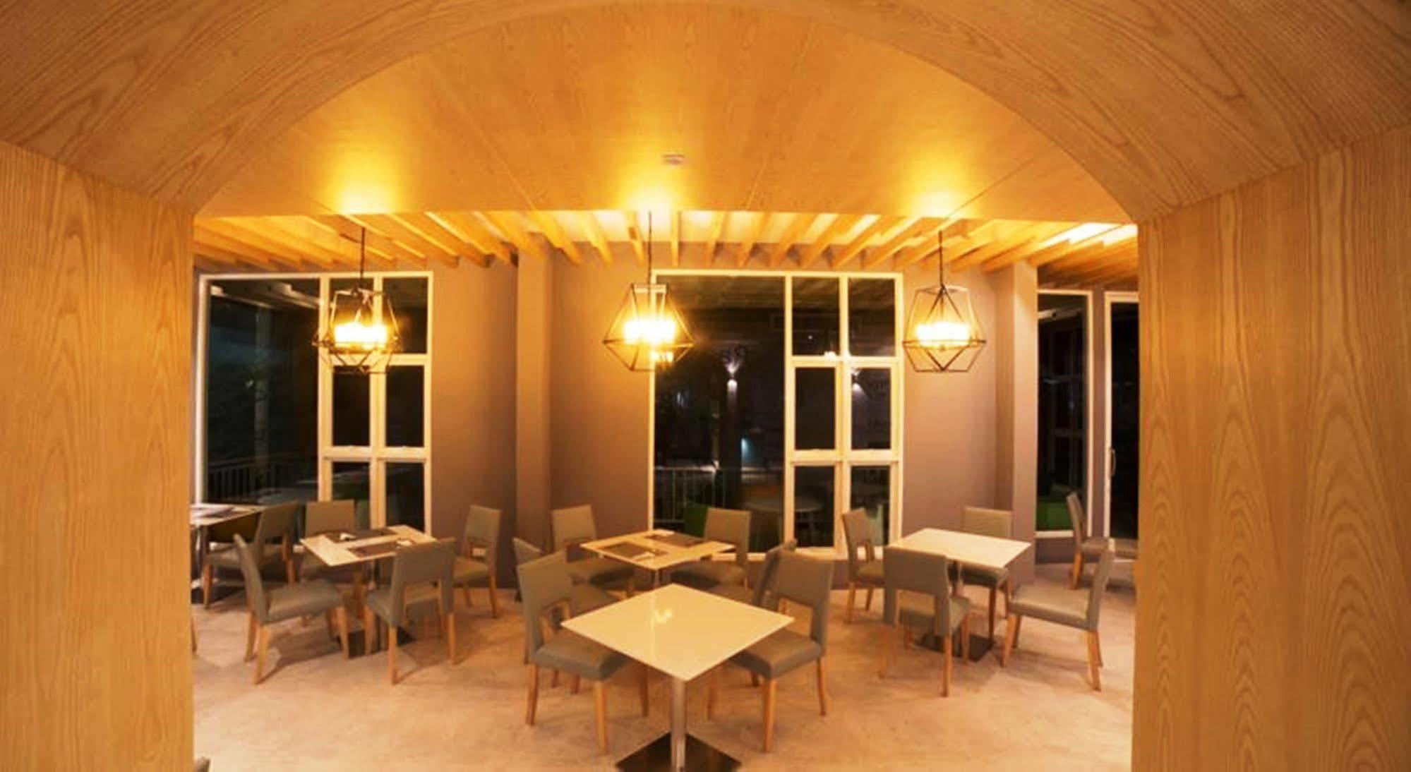 The Bliss Ubon Hotel Ubon Ratchathani Bagian luar foto
